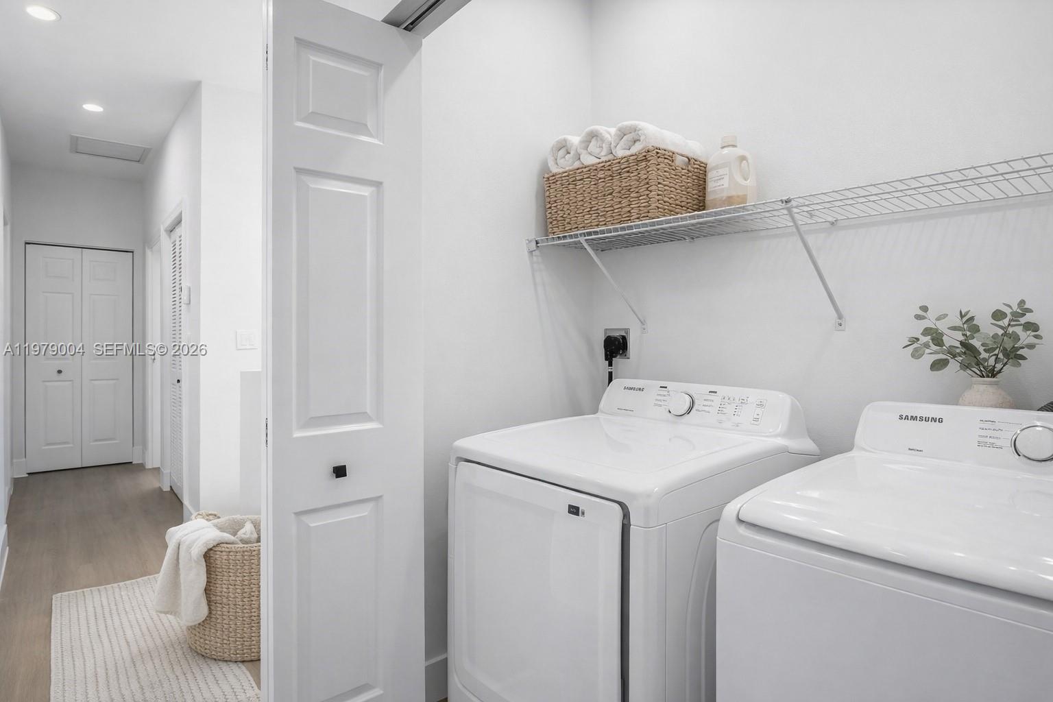 EMILIOS PLACE AT OASIS - Residential Lease