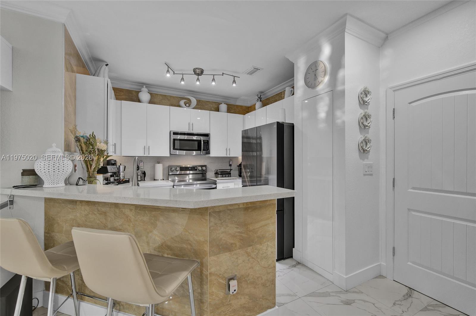 MANDARIN LAKES - Residential