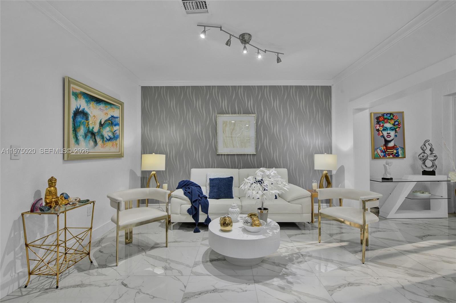 MANDARIN LAKES - Residential