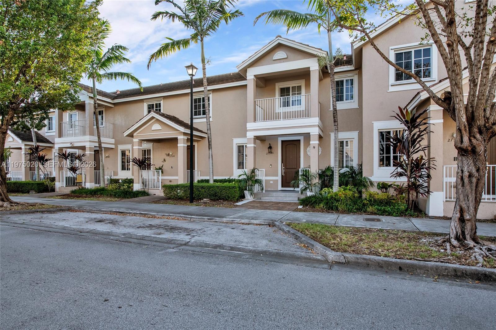 MANDARIN LAKES - Residential