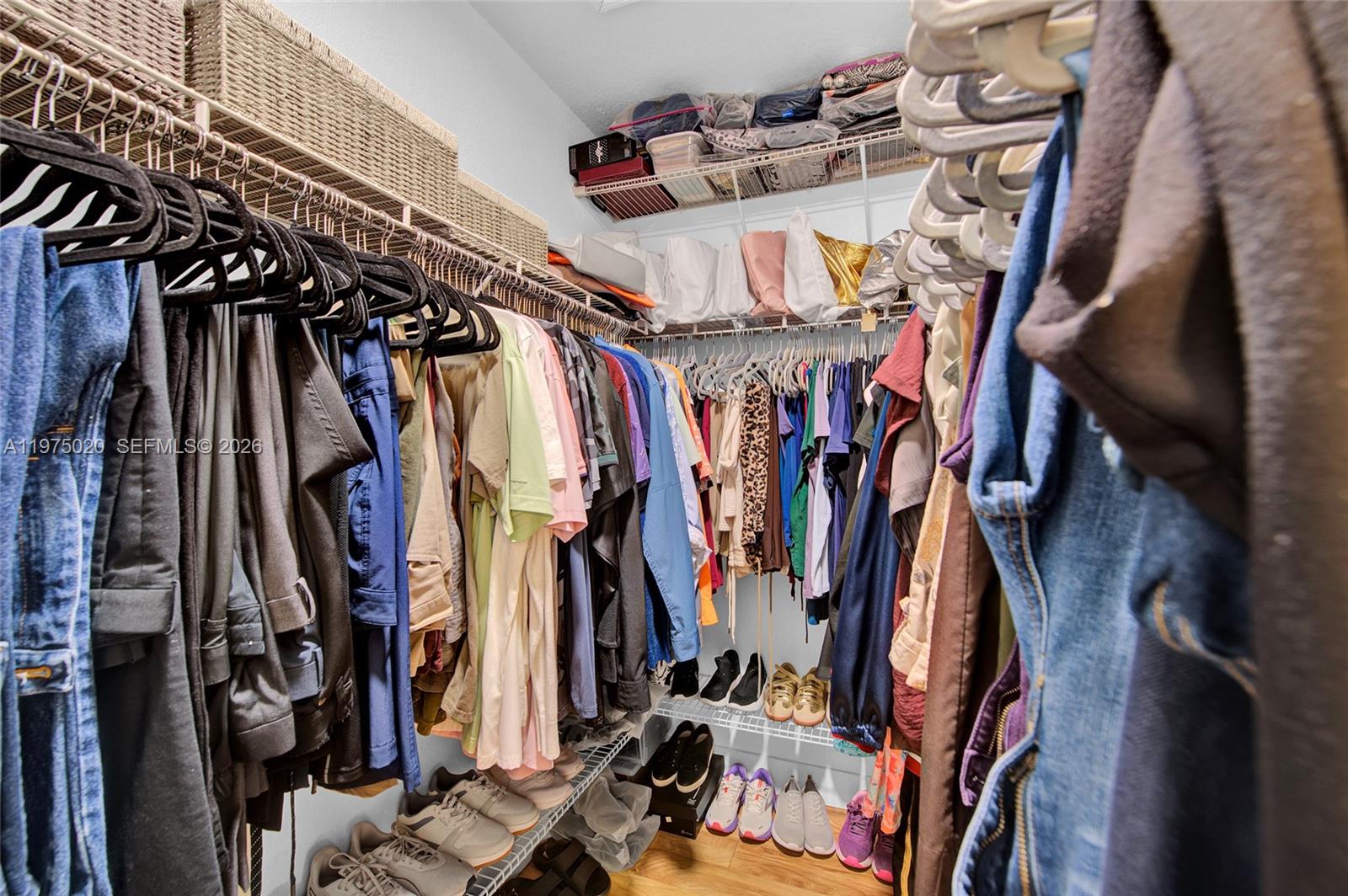 MANDARIN LAKES - Residential