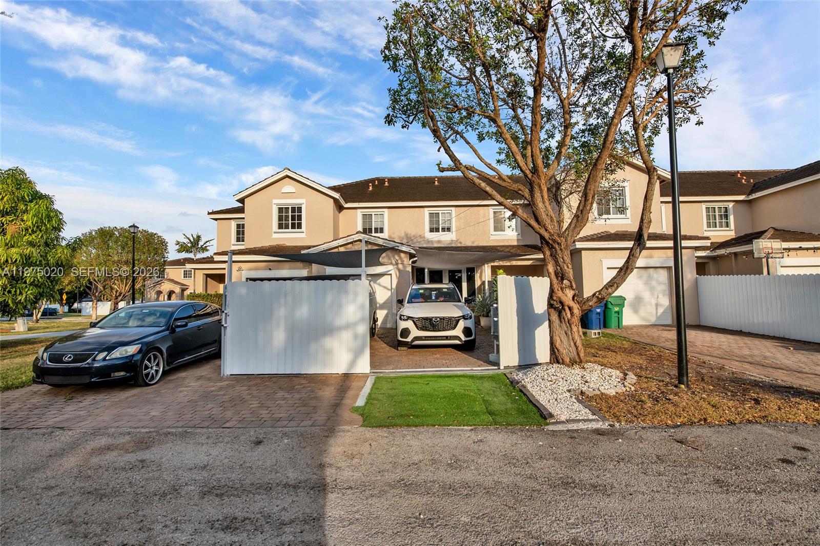 MANDARIN LAKES - Residential