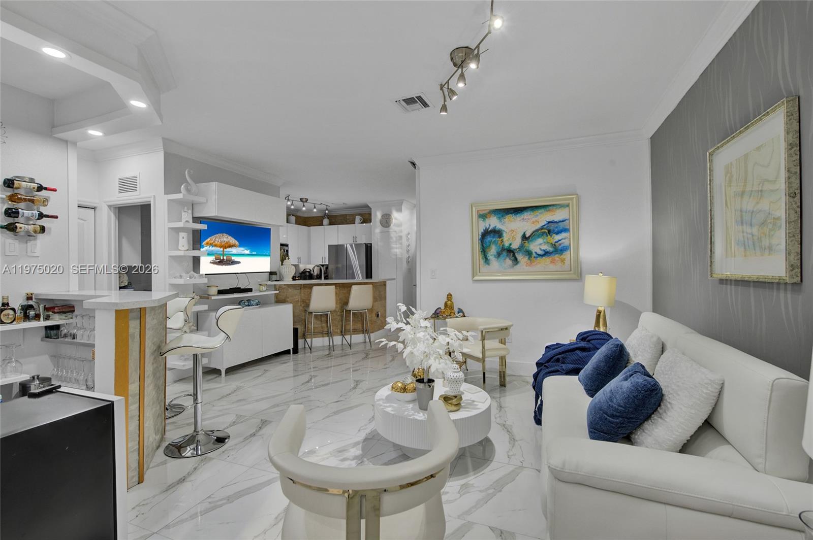 MANDARIN LAKES - Residential