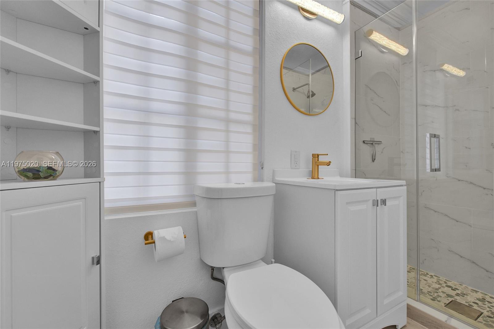 MANDARIN LAKES - Residential