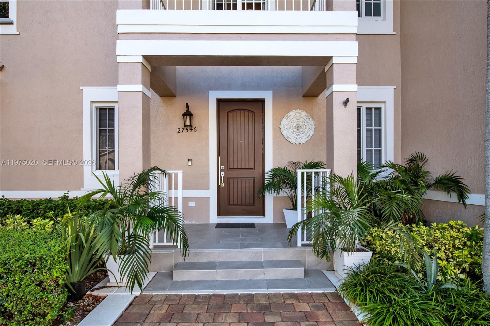 MANDARIN LAKES - Residential