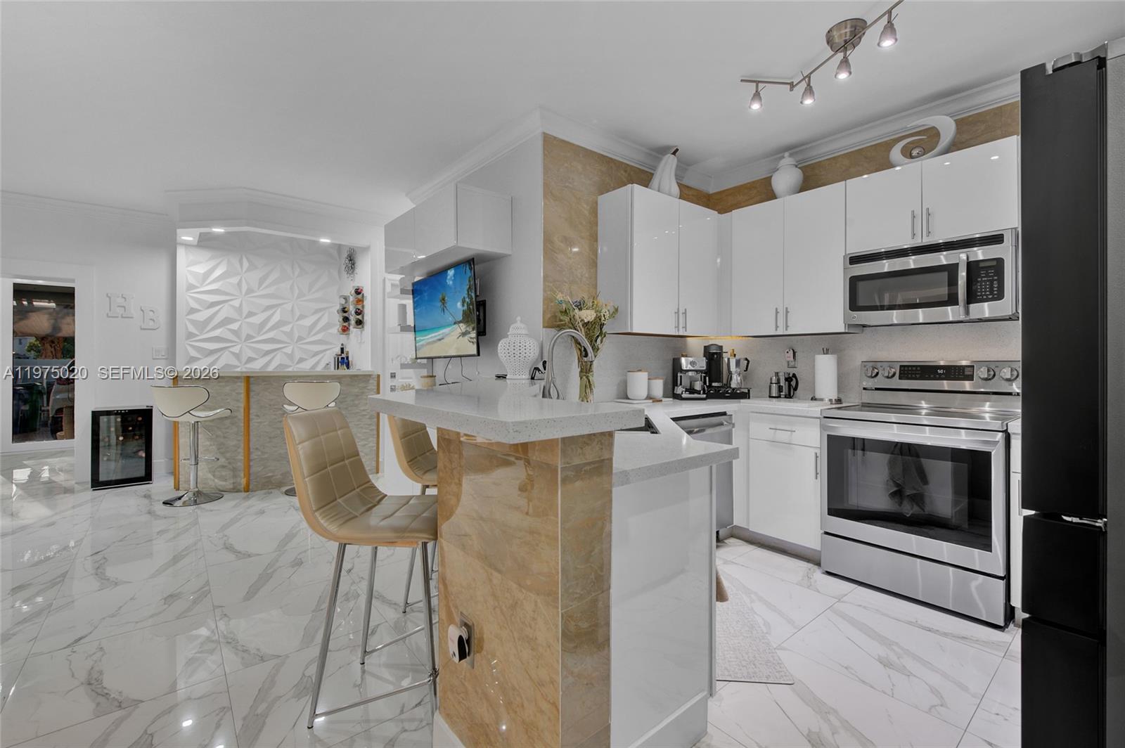 MANDARIN LAKES - Residential