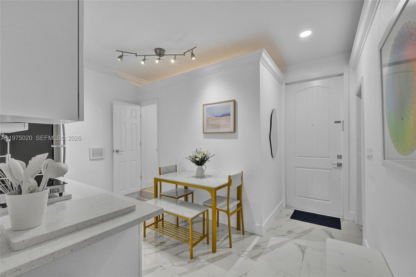 MANDARIN LAKES - Residential