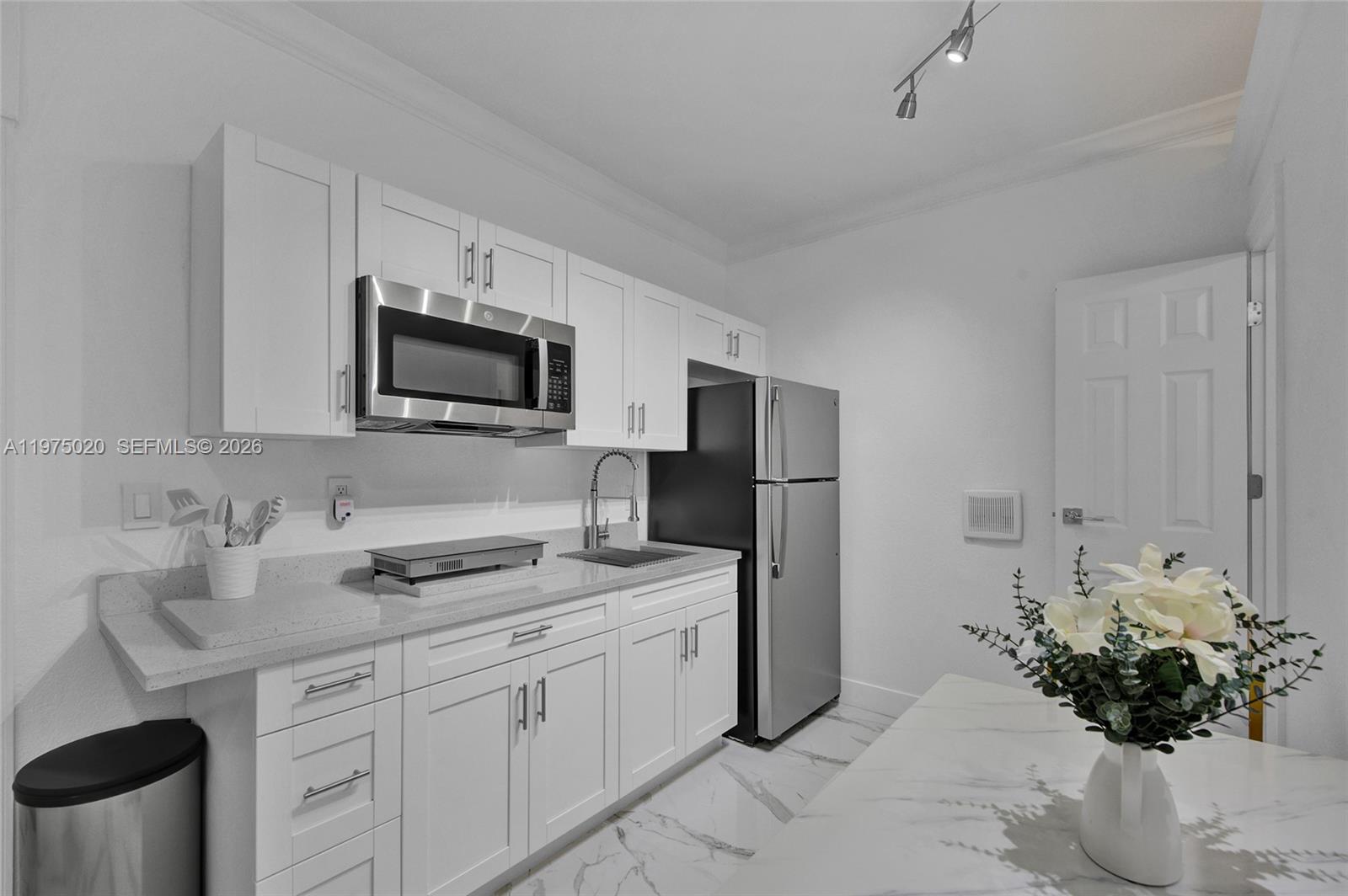 MANDARIN LAKES - Residential