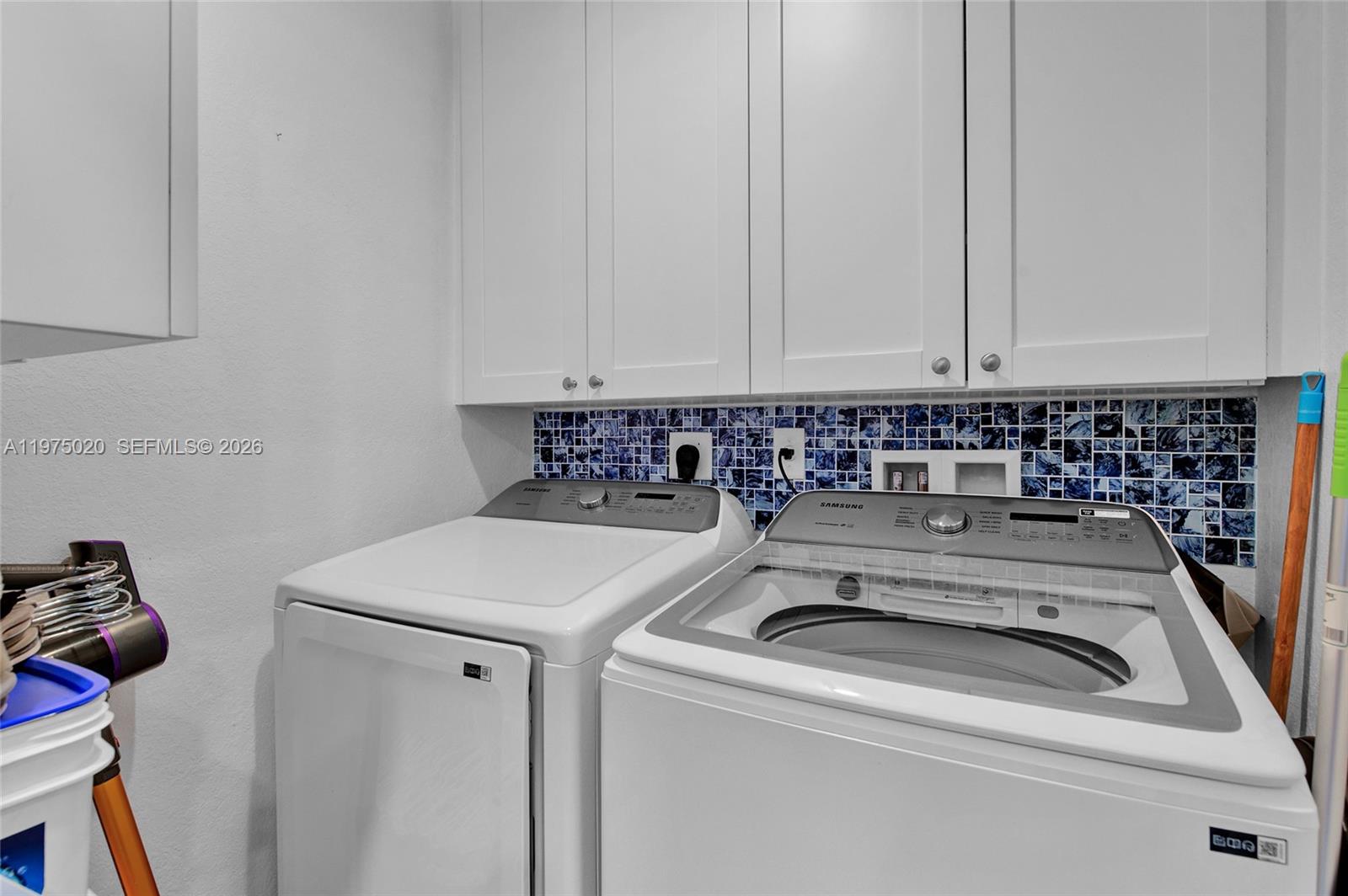 MANDARIN LAKES - Residential