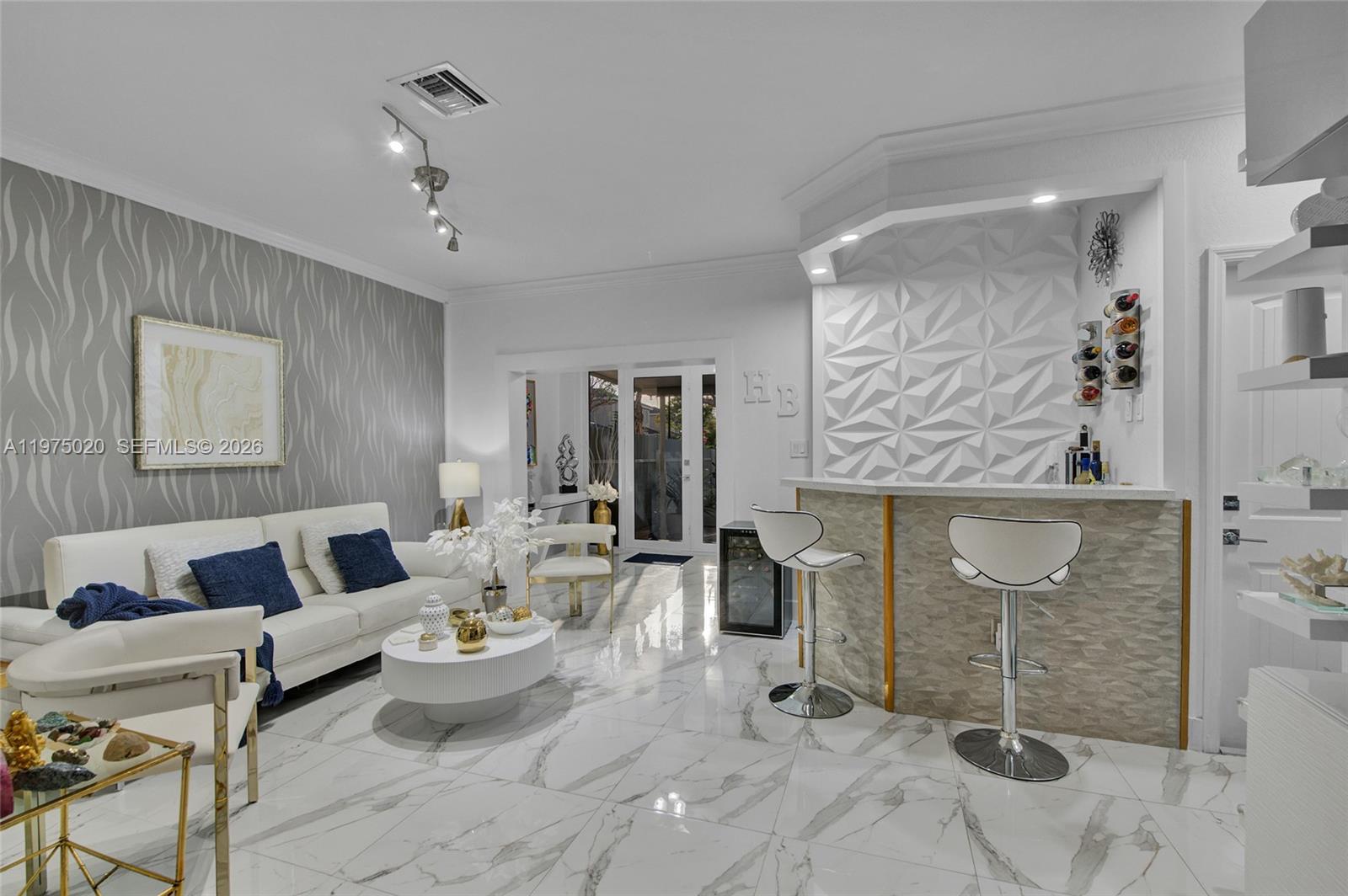 MANDARIN LAKES - Residential