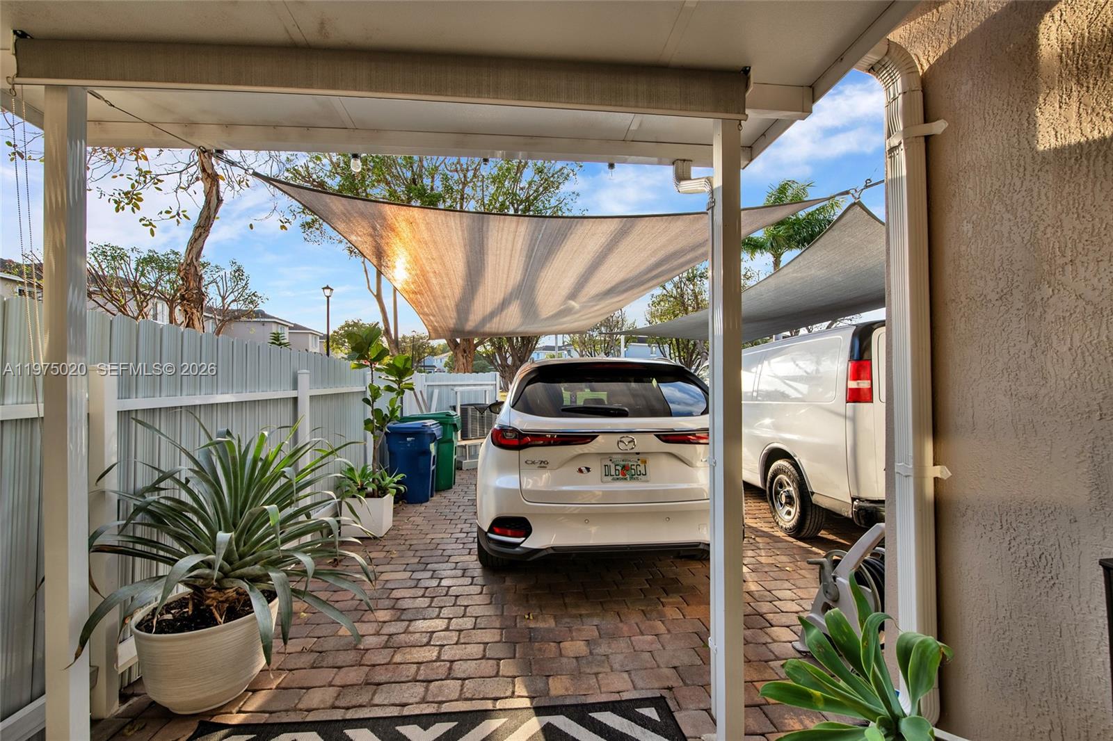 MANDARIN LAKES - Residential