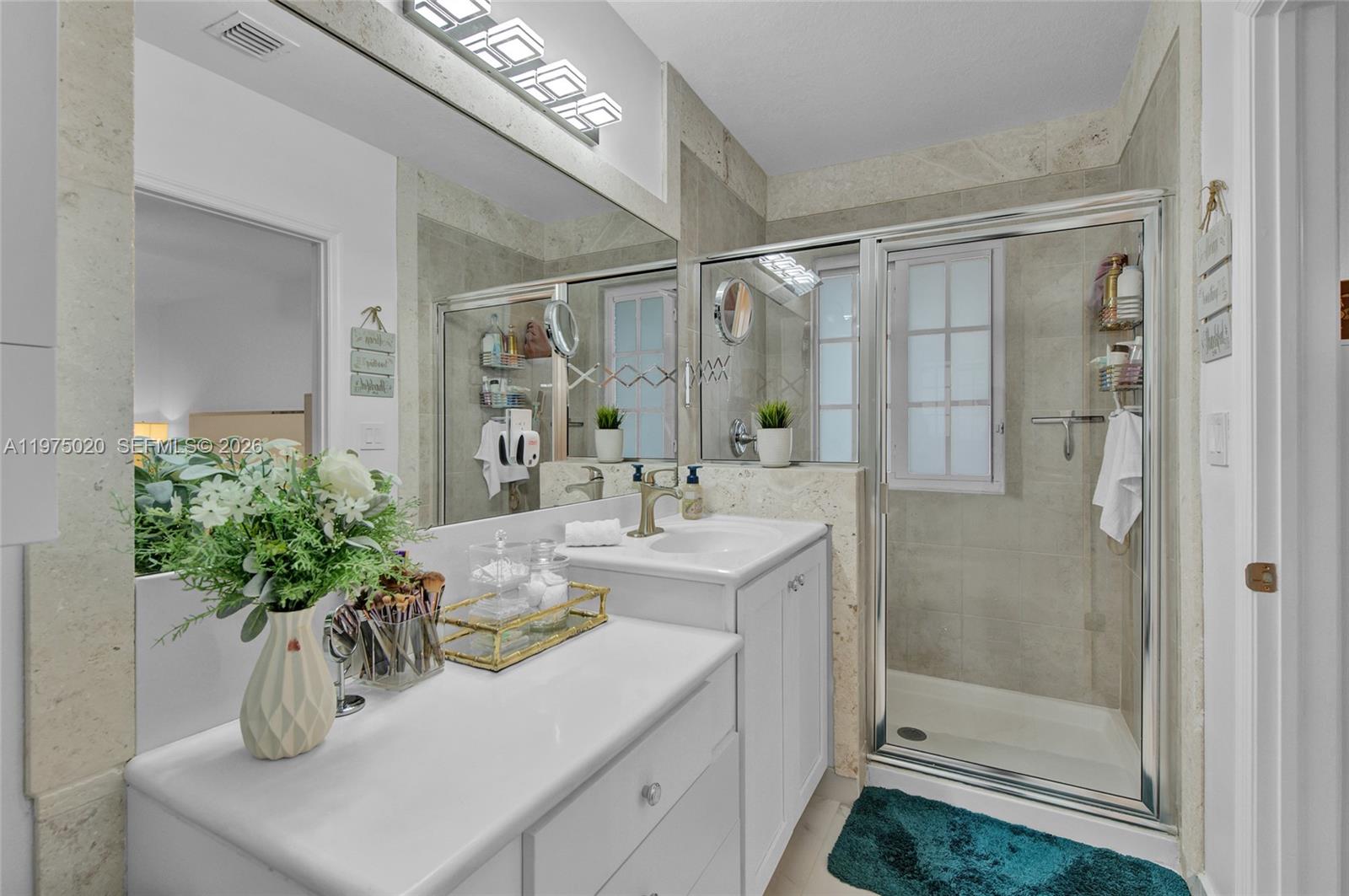 MANDARIN LAKES - Residential