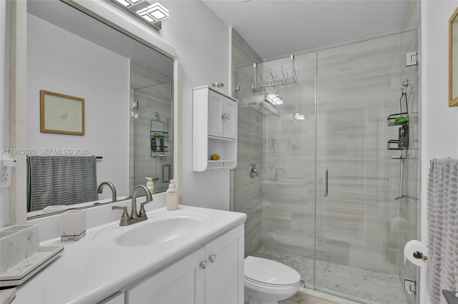 MANDARIN LAKES - Residential