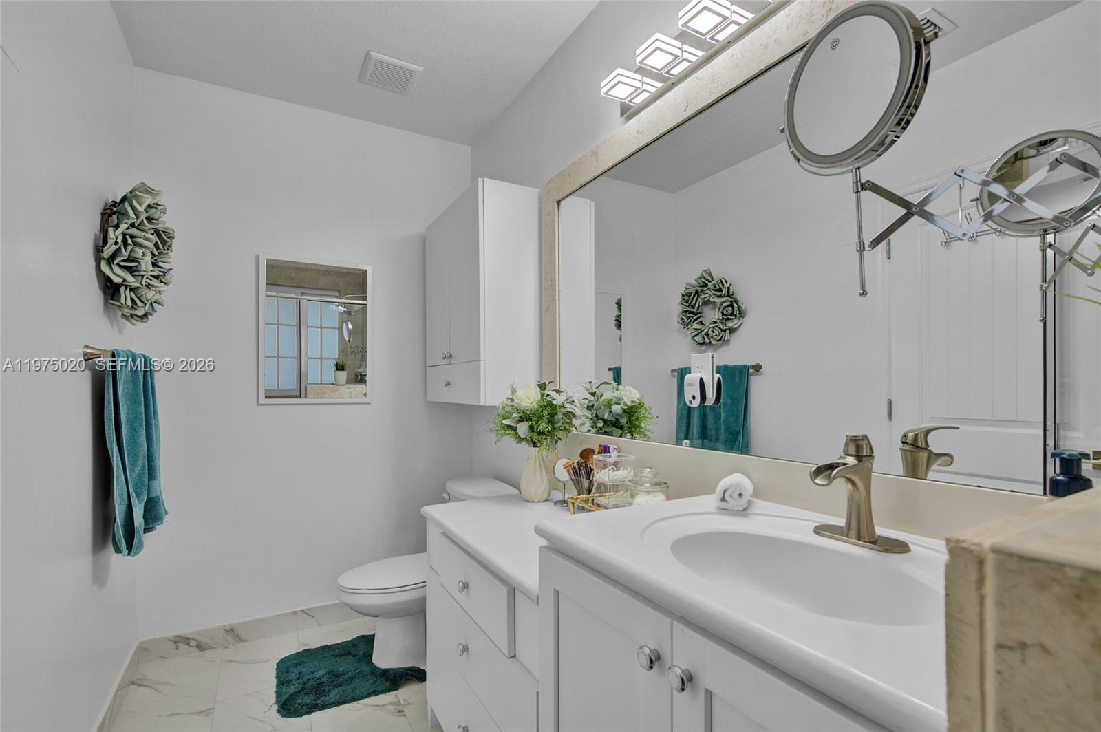 MANDARIN LAKES - Residential