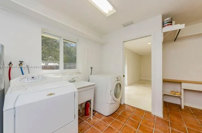 Pinecrest, Florida 33156, United States, 4 Bedrooms Bedrooms, ,2 BathroomsBathrooms,Residential,Active,132030