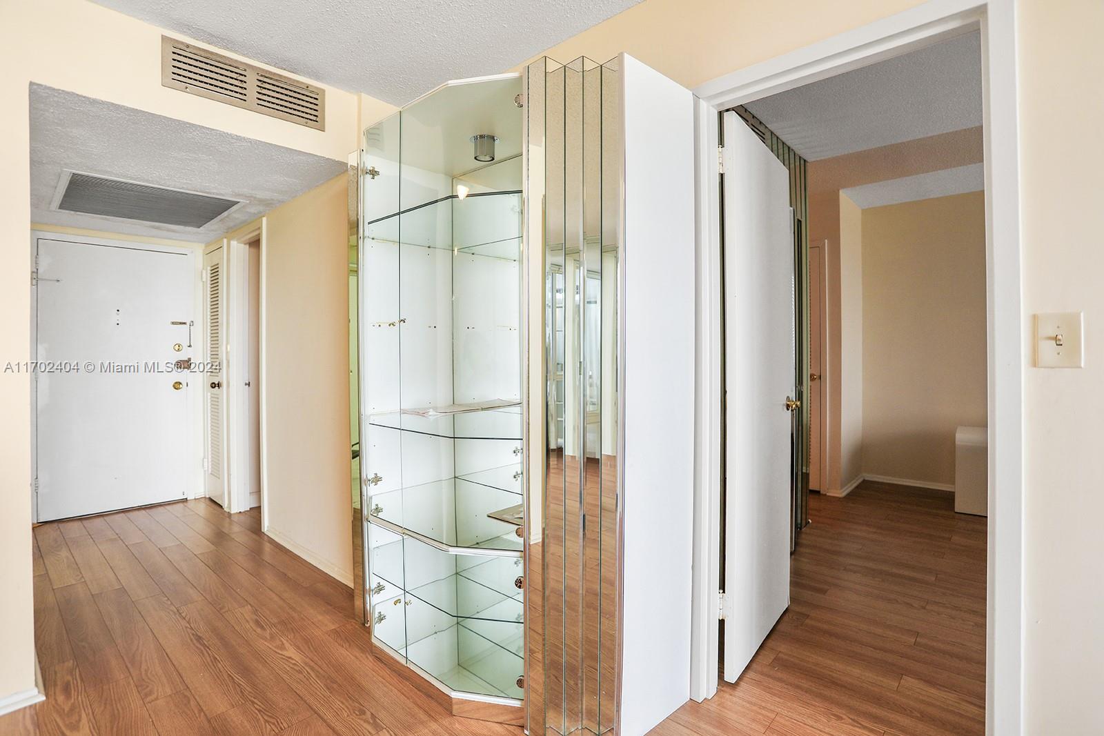 PARKER PLAZA ESTATES COND - Residential