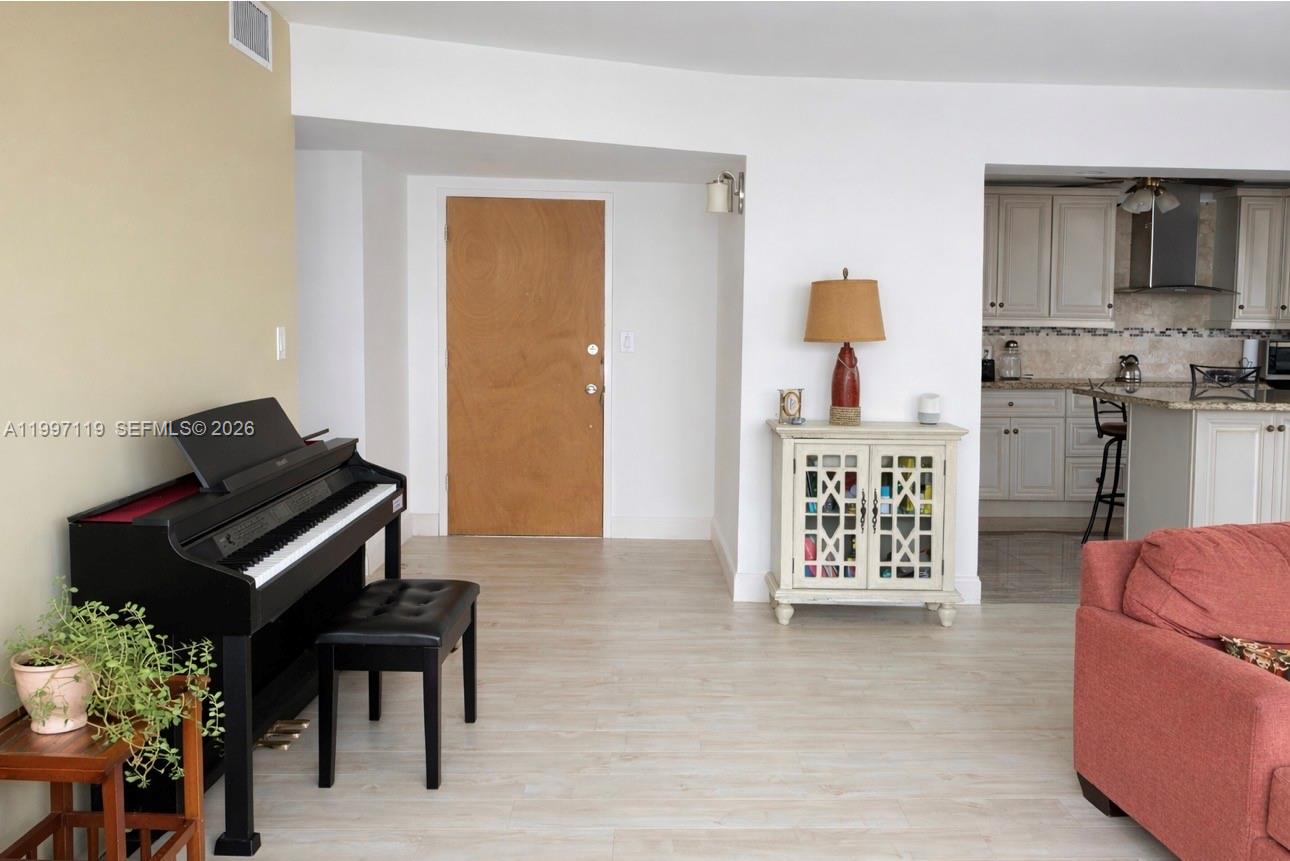 BUCKLEY TOWERS CONDO - EA - Residential