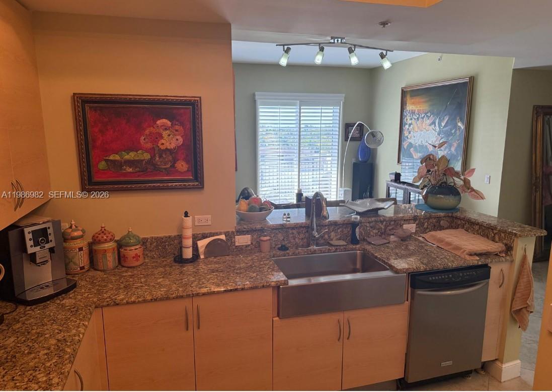 WILTON STATION RES CONDO - Residential