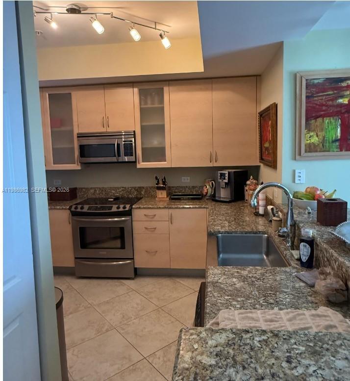 WILTON STATION RES CONDO - Residential