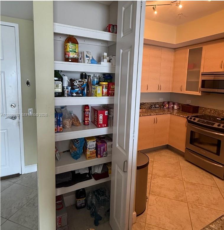 WILTON STATION RES CONDO - Residential