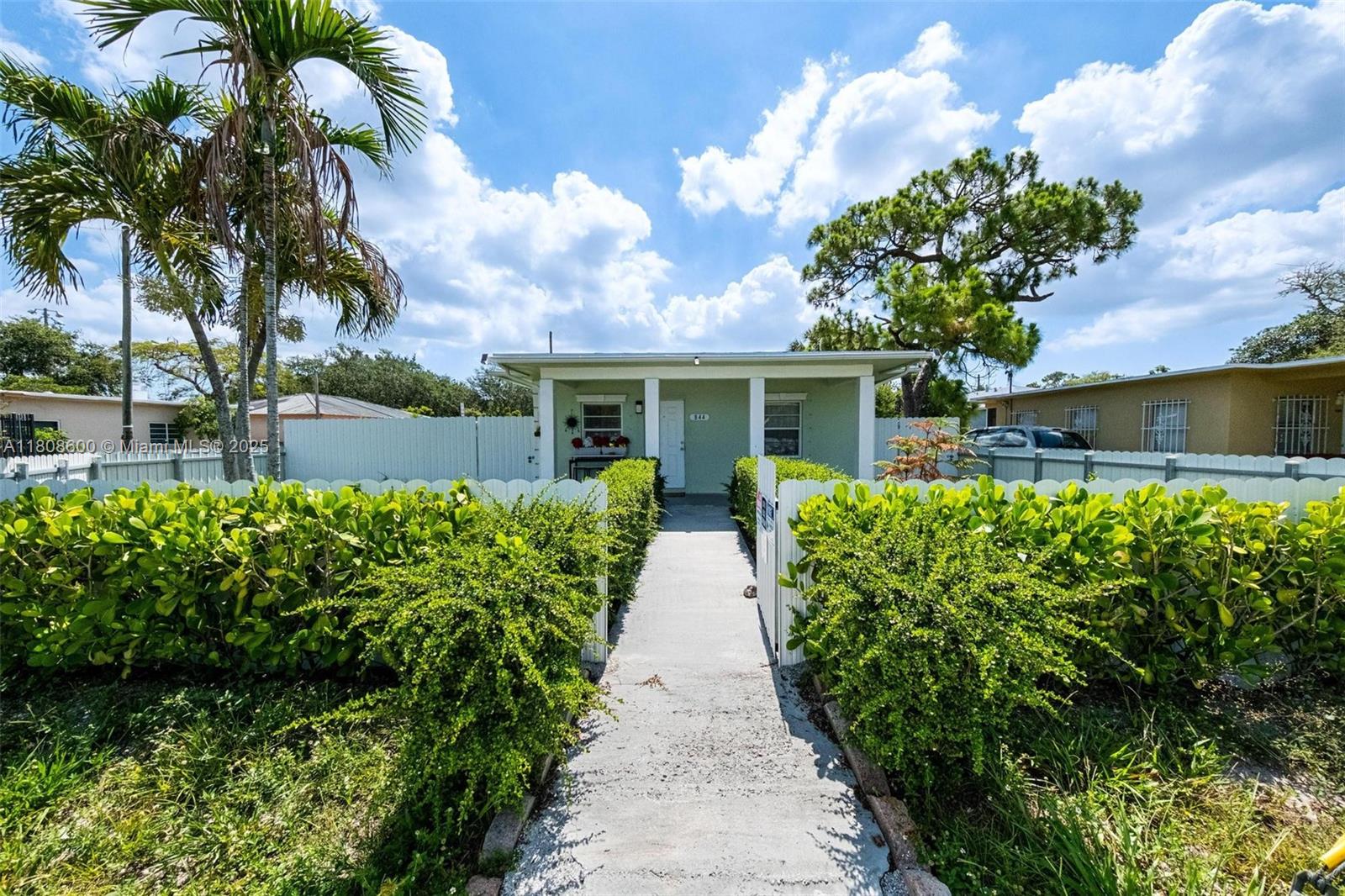 844 Nw 15th Ave, Fort Lauderdale, Broward County, Florida - 2 Bedrooms  
1 Bathrooms - 
