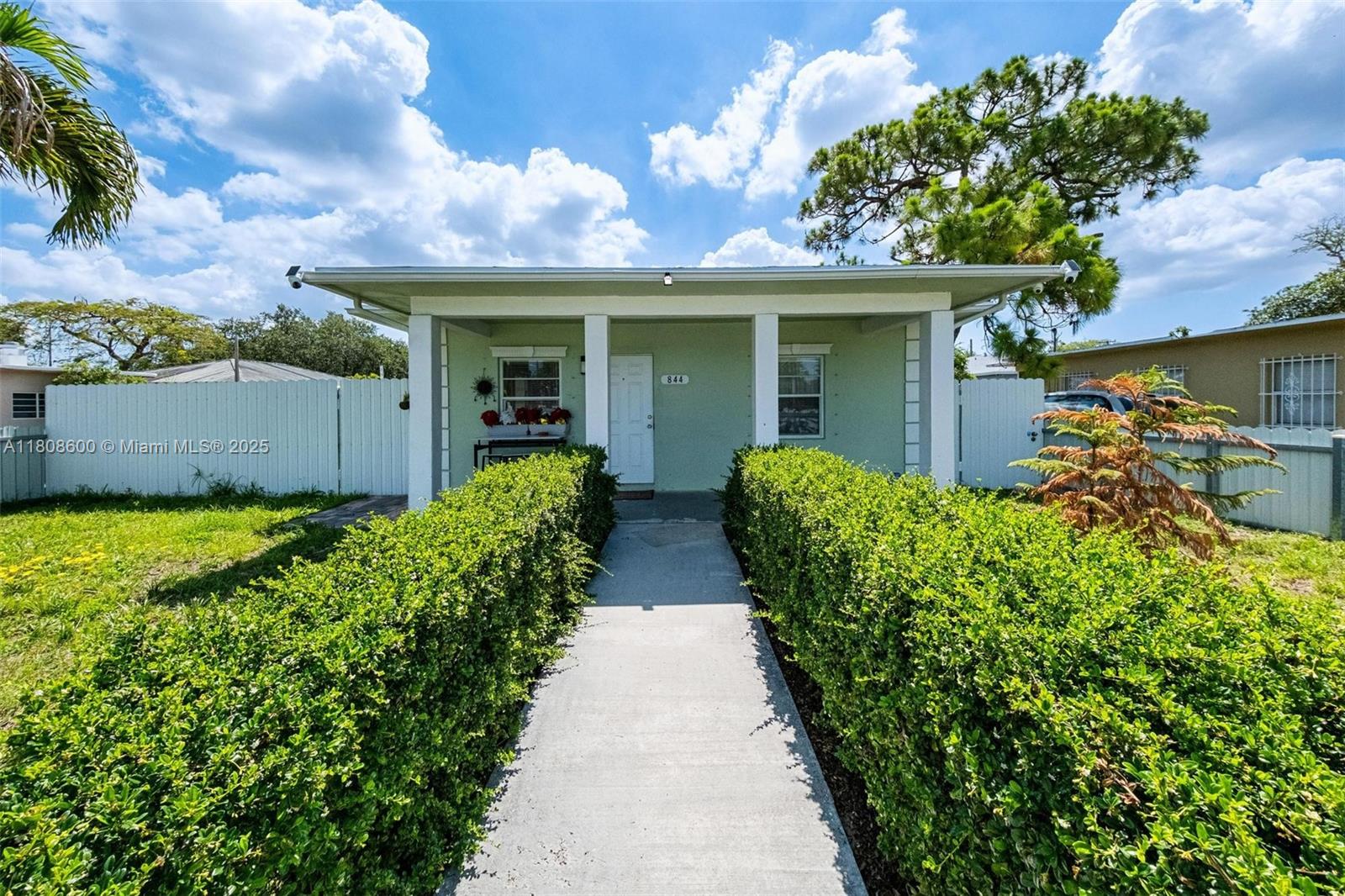 Property for Sale at 844 Nw 15th Ave, Fort Lauderdale, Broward County, Florida - Bedrooms: 2 
Bathrooms: 1  - $359,900