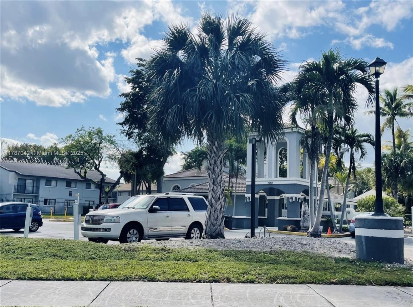 Rental Property at 7060 Nw 179th St 211, Hialeah, Miami-Dade County, Florida - Bedrooms: 2 
Bathrooms: 1  - $2,000 MO.