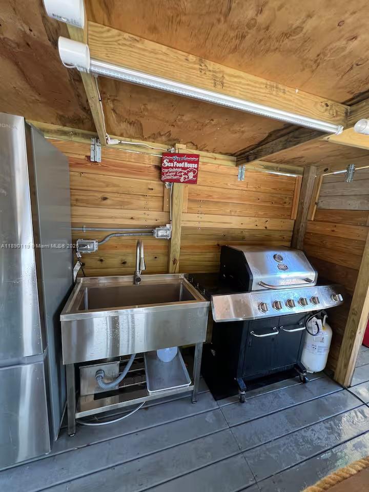 MANATEE BAY CLUB - Residential Lease