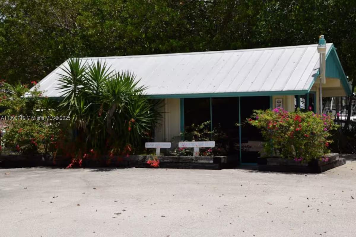 MANATEE BAY CLUB - Residential Lease
