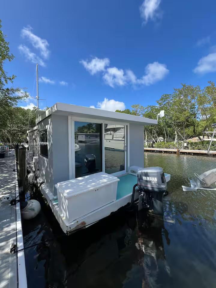 MANATEE BAY CLUB - Residential Lease