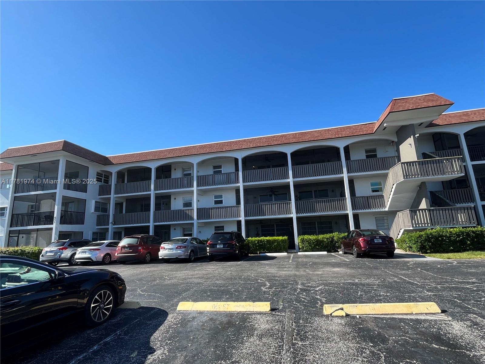 651 Pine Dr 305