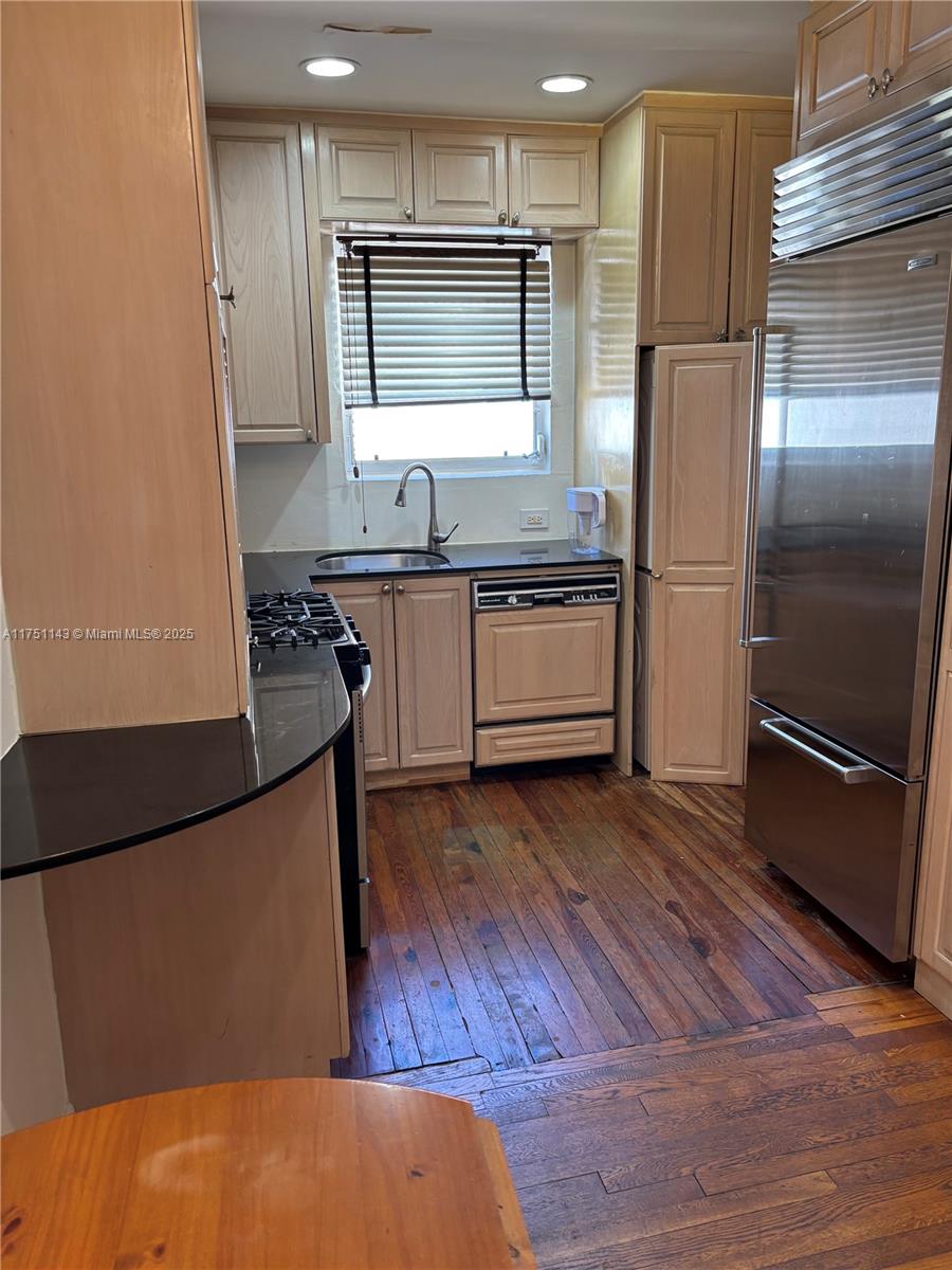 1535 MERIDIAN AVE CONDO - Residential