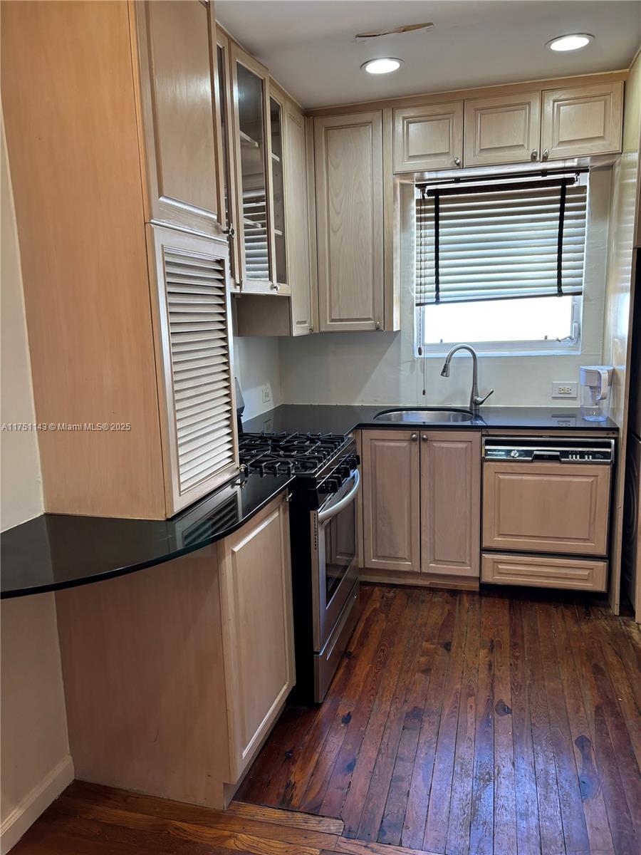 1535 MERIDIAN AVE CONDO - Residential