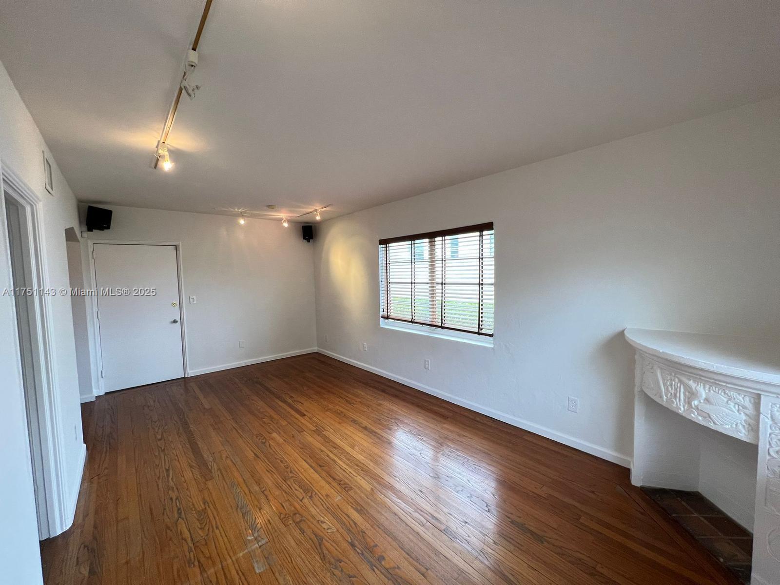 1535 MERIDIAN AVE CONDO - Residential