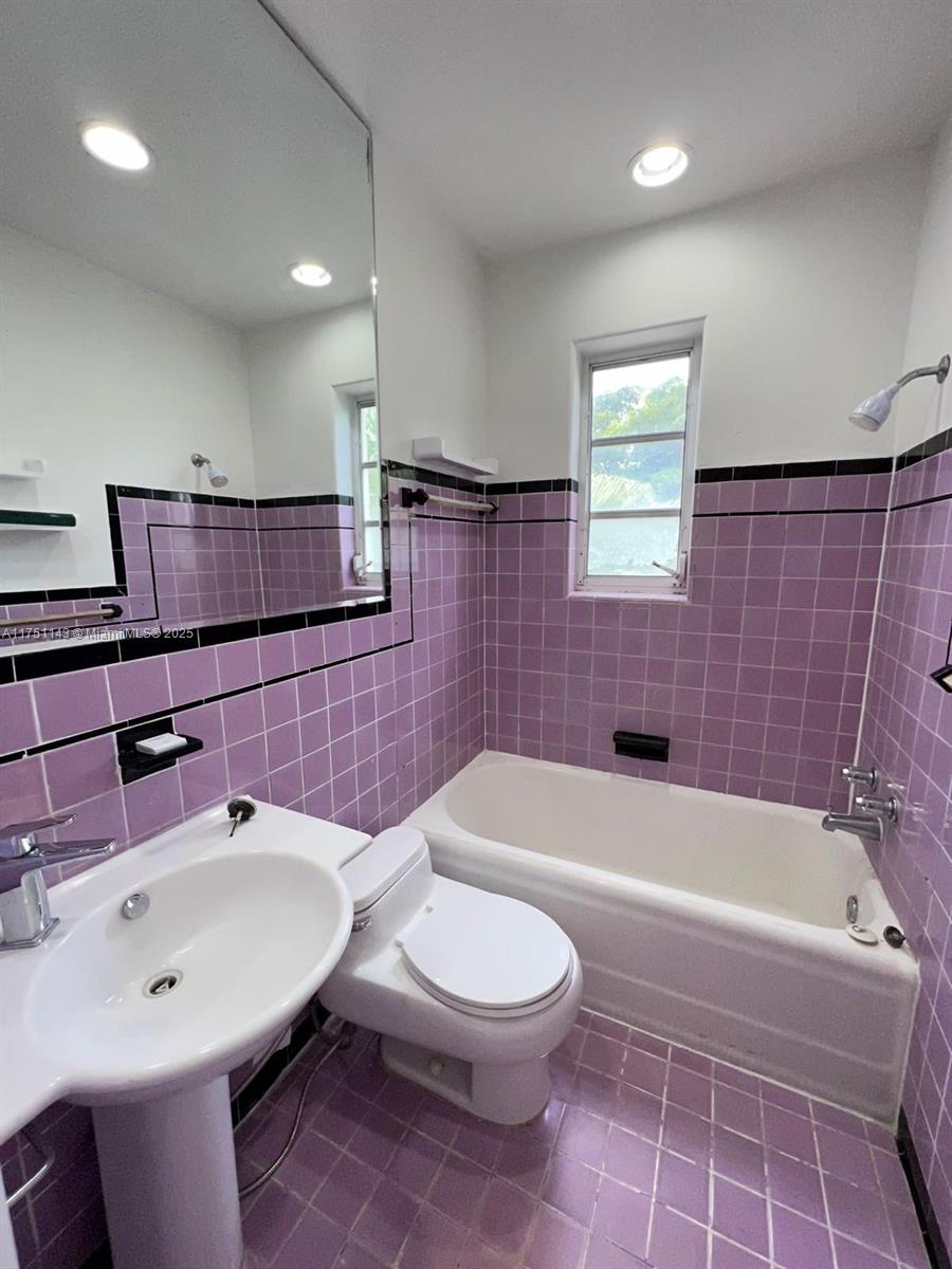 1535 MERIDIAN AVE CONDO - Residential