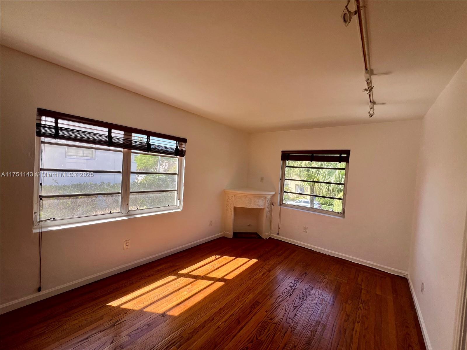 1535 MERIDIAN AVE CONDO - Residential