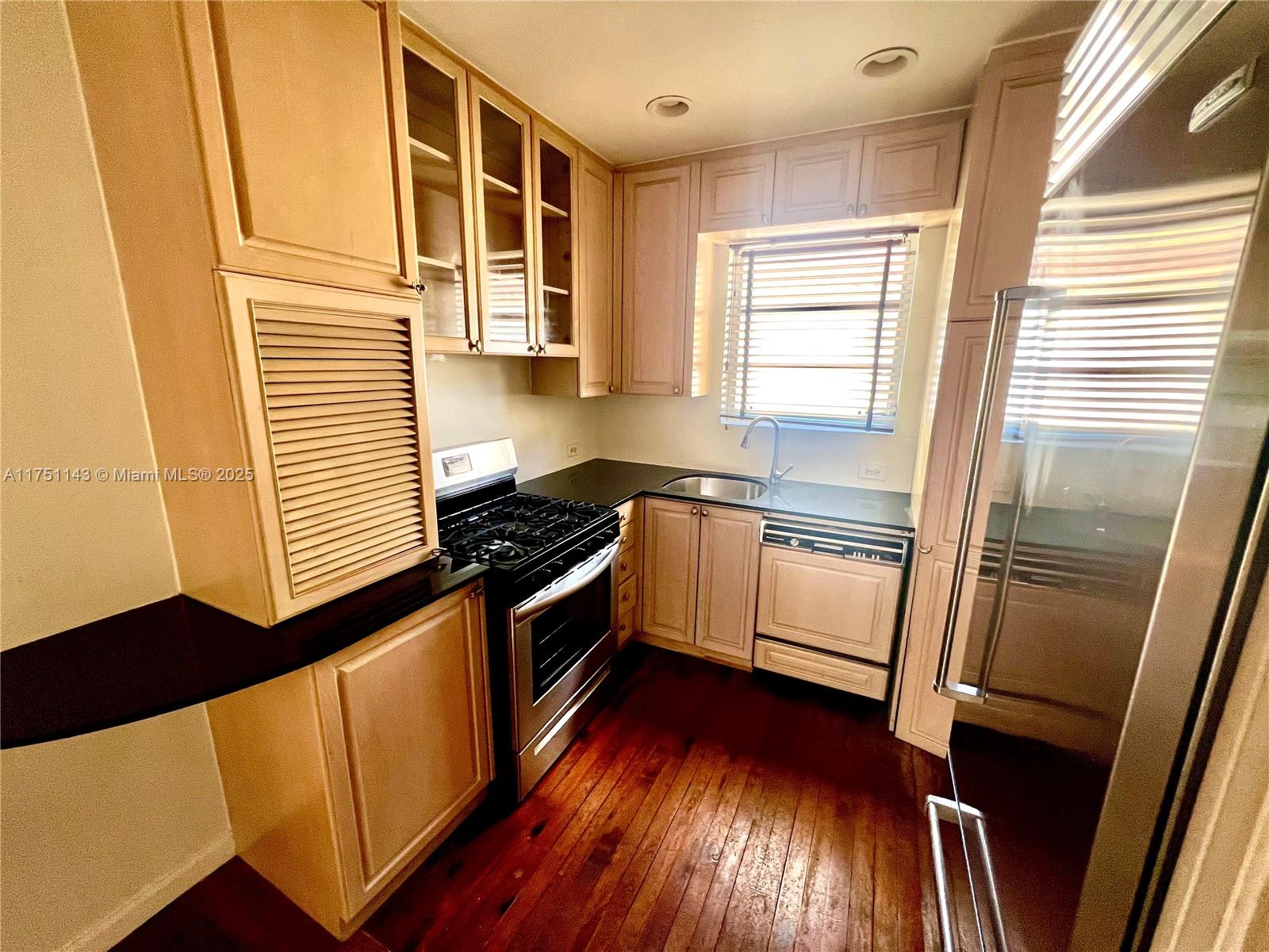 1535 MERIDIAN AVE CONDO - Residential