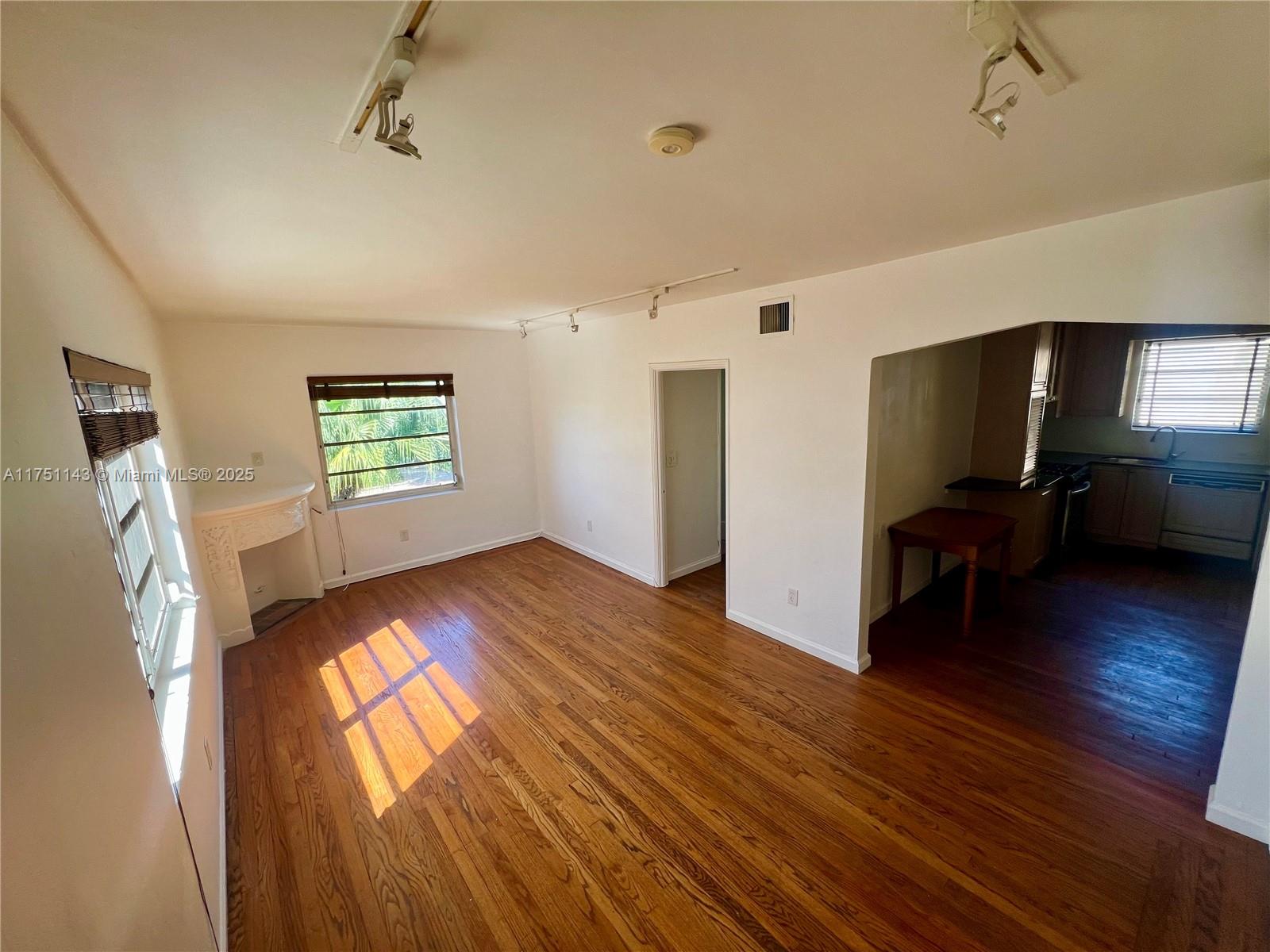 1535 MERIDIAN AVE CONDO - Residential