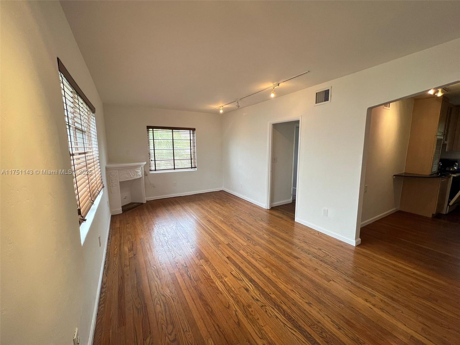 1535 MERIDIAN AVE CONDO - Residential
