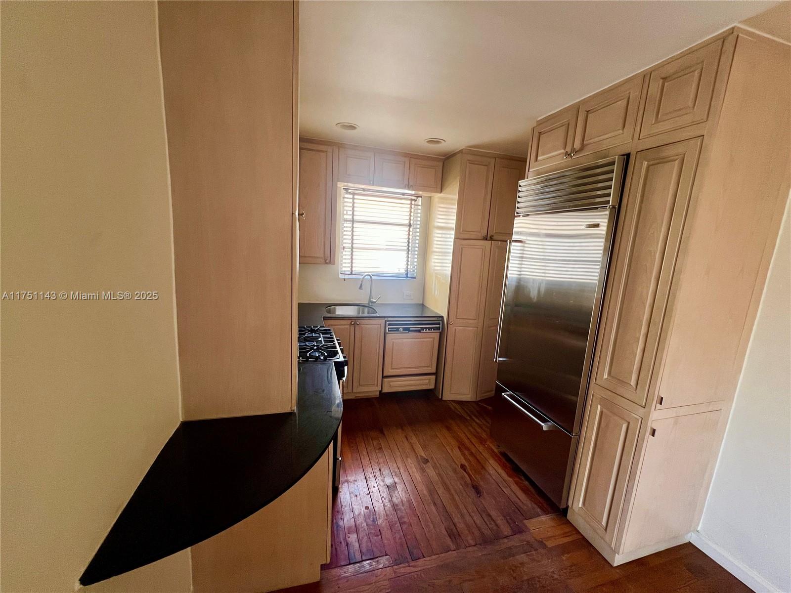 1535 MERIDIAN AVE CONDO - Residential