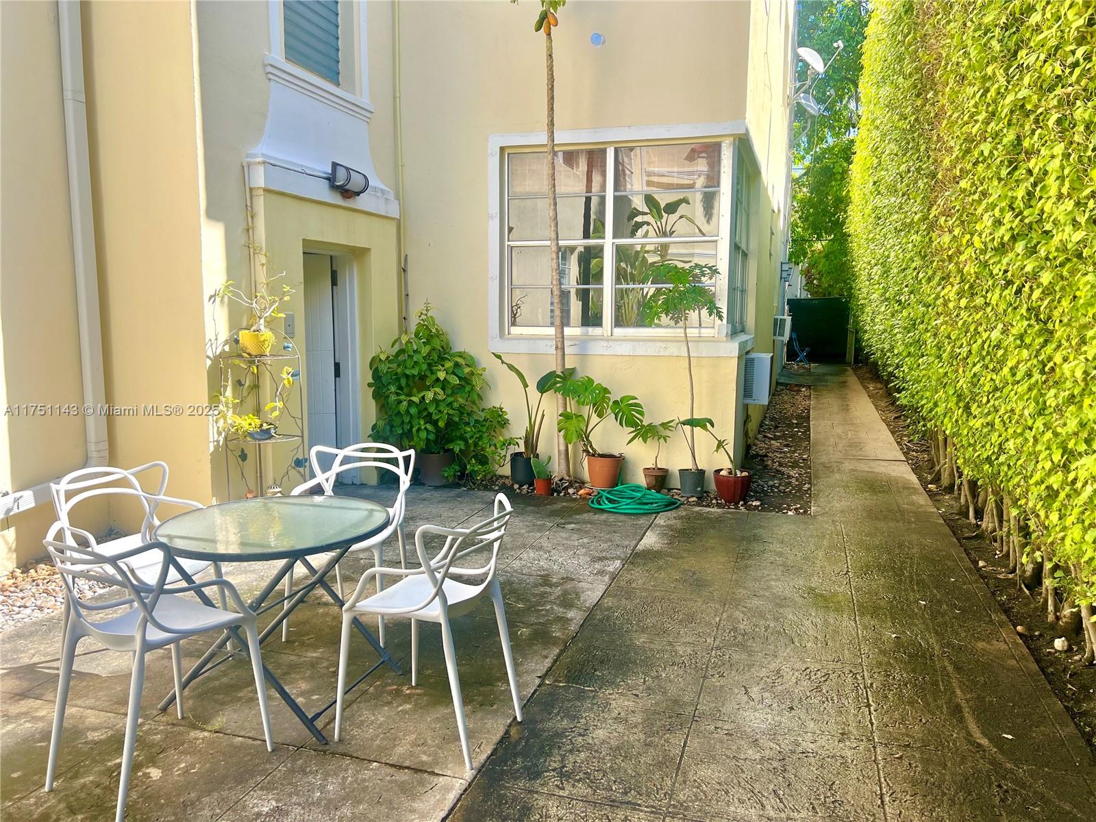 1535 MERIDIAN AVE CONDO - Residential