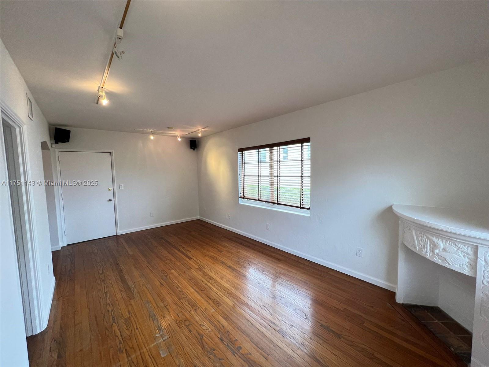1535 MERIDIAN AVE CONDO - Residential
