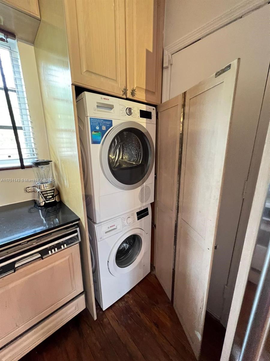1535 MERIDIAN AVE CONDO - Residential