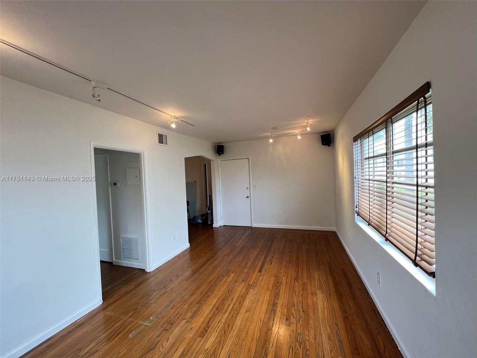 1535 MERIDIAN AVE CONDO - Residential
