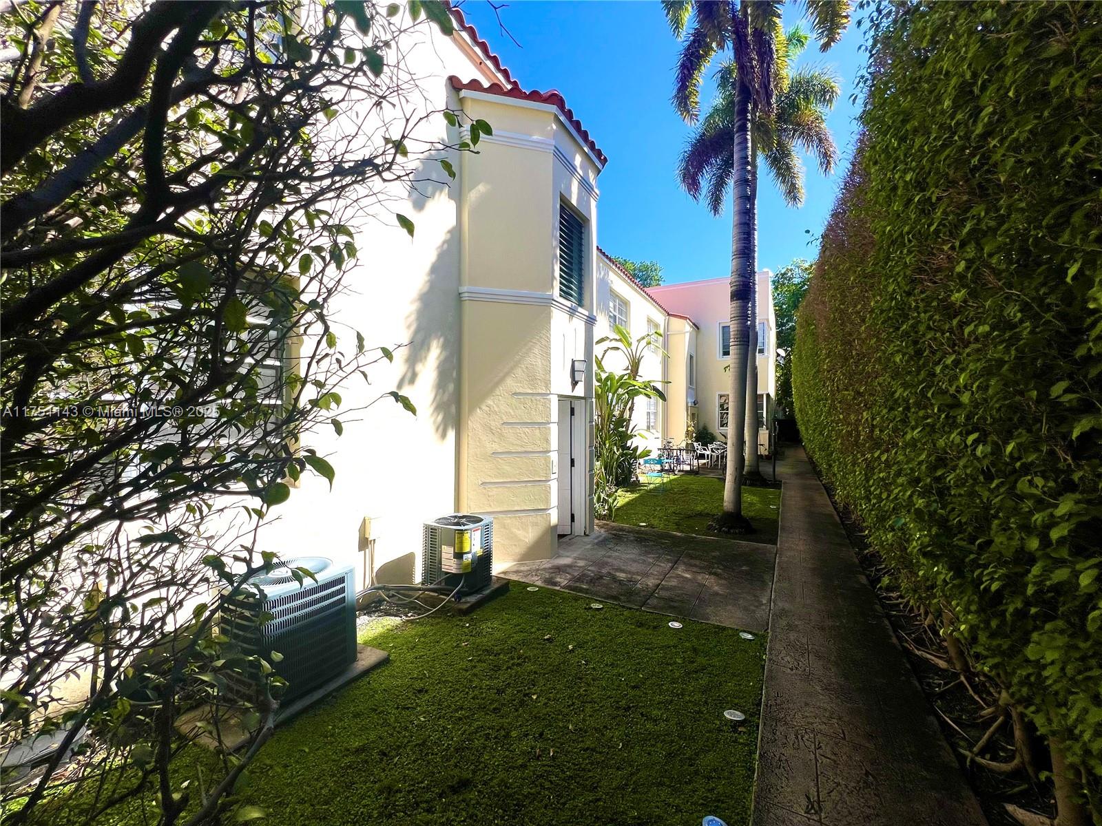 1535 MERIDIAN AVE CONDO - Residential