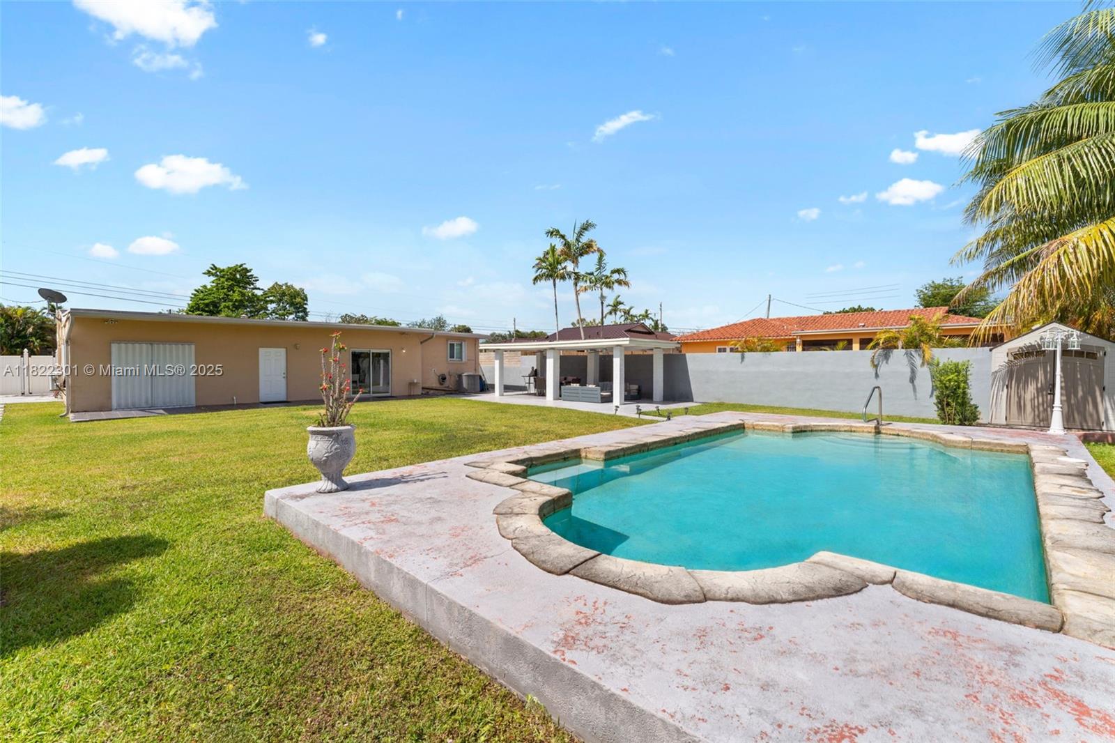 6371 Sw 23rd St Pool, Miami, Broward County, Florida - 3 Bedrooms  
1 Bathrooms - 