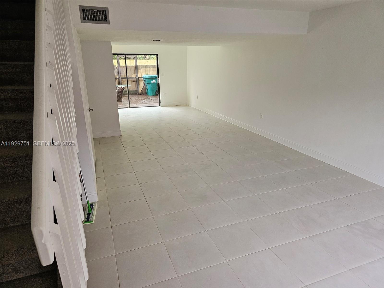 DADELAND COVE SEC 1 - Residential Lease