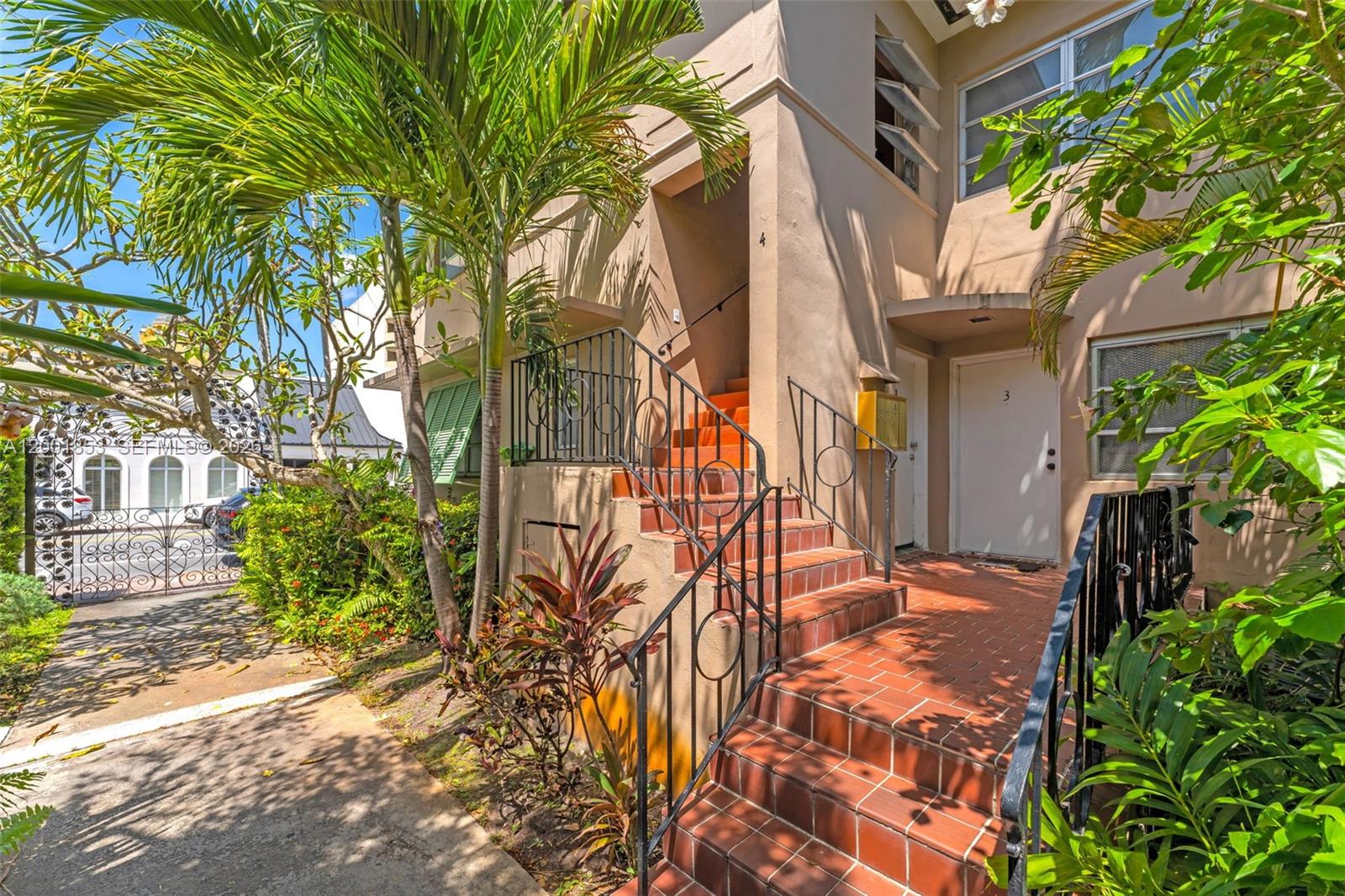 ALMERIA GARDENS CONDO - Residential Lease