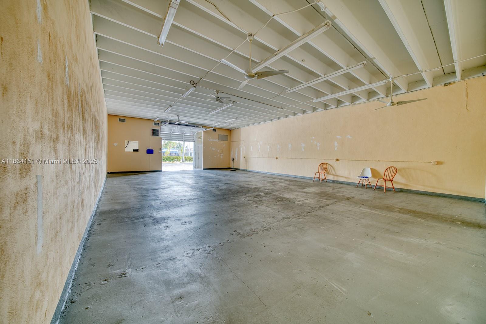 2,500 SF Flex Space For Rent In North Miami Beach