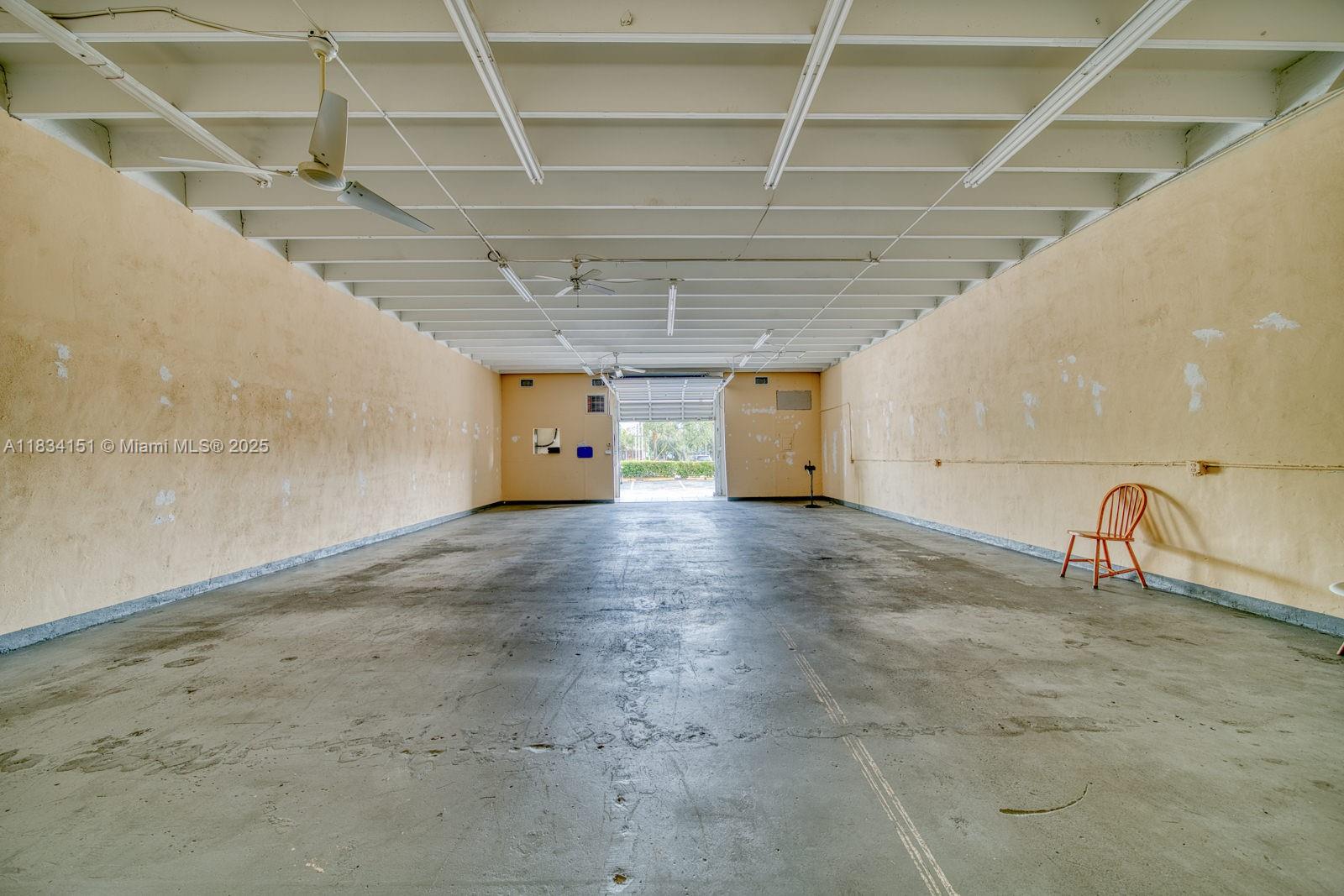 2,500 SF Flex Space For Rent In North Miami Beach